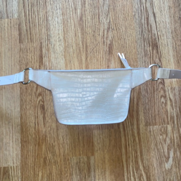 H&M | Bags | Hm Cream Color Snake Print Belted Fanny Pack | Poshmark